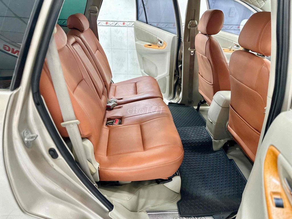 Toyota Innova 2011 - ảnh 4