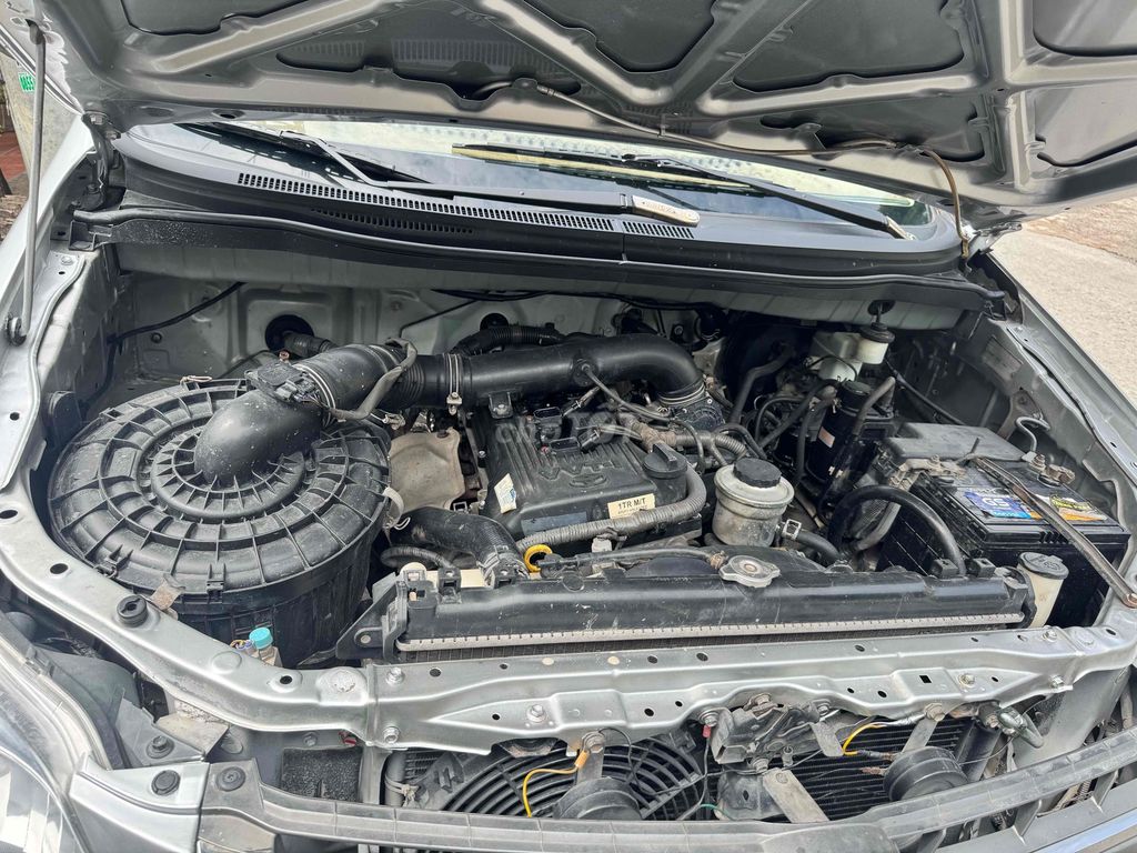 Toyota Innova 2010 - ảnh 2