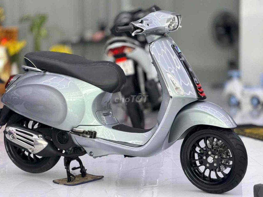 Vespa 2021 - ảnh 1