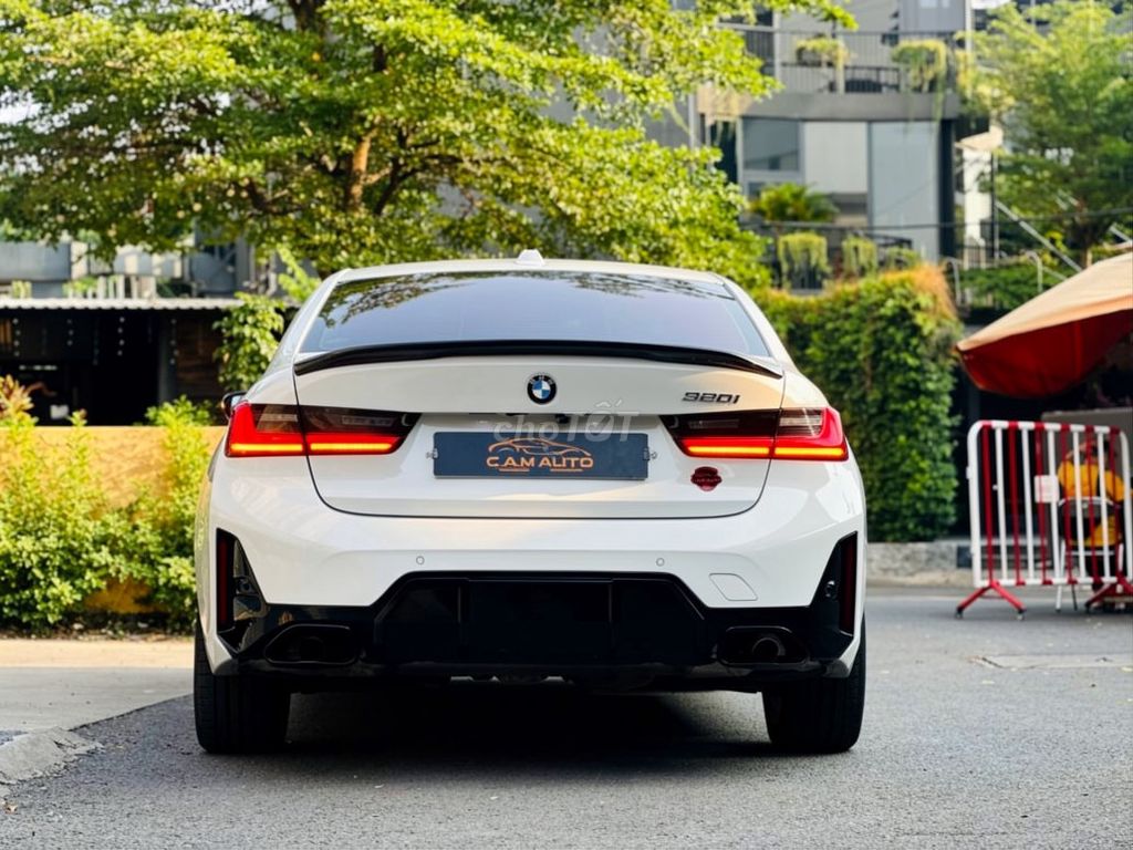 BMW 3 Series 2024 - ảnh 4
