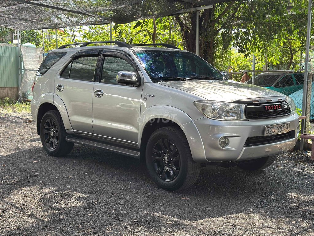 Toyota Fortuner 2009 - ảnh 2