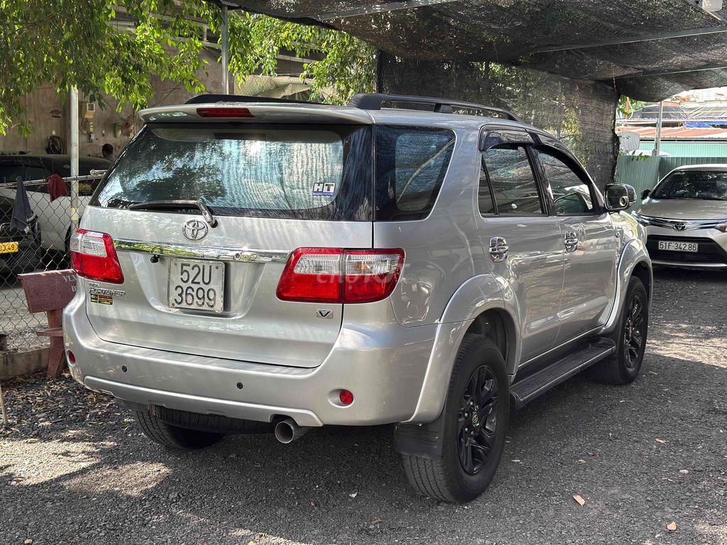Toyota Fortuner 2009 - ảnh 4