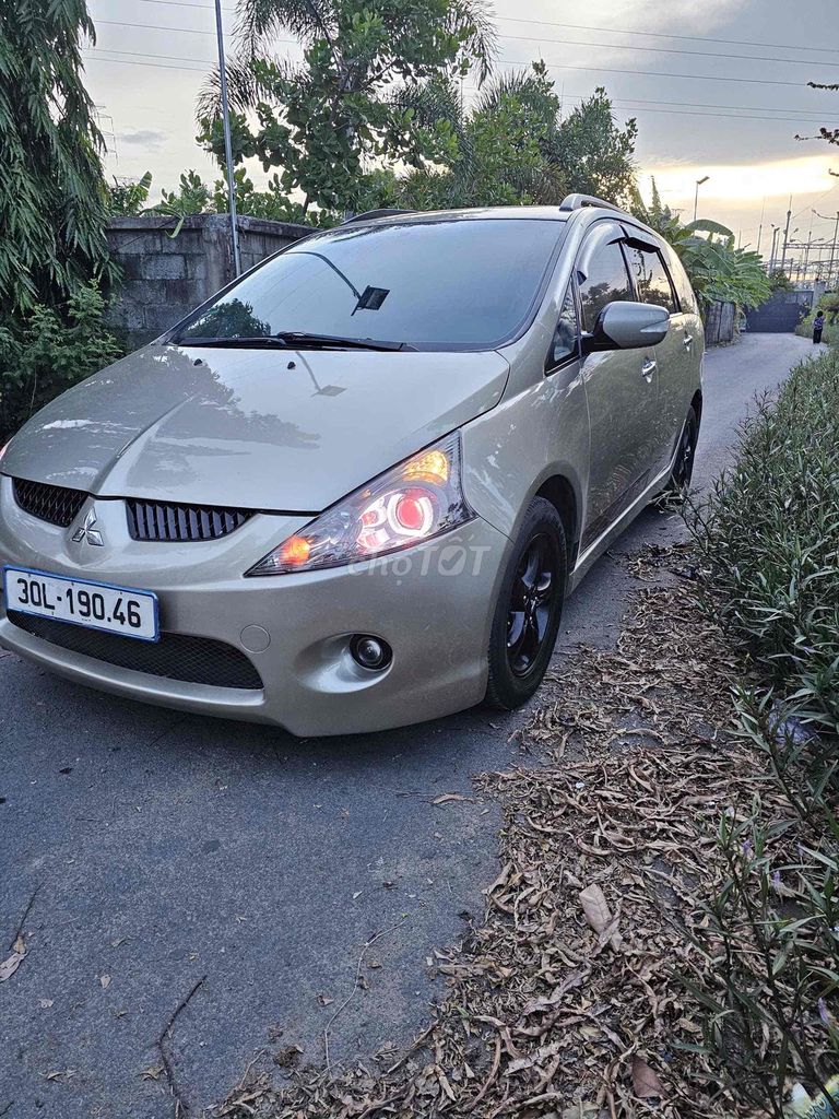 Mitsubishi Grandis 2007 - ảnh 2