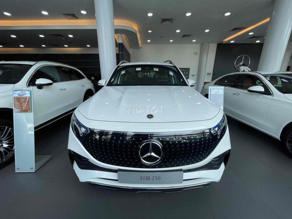 Mercedes-Benz 2025 - ảnh 1