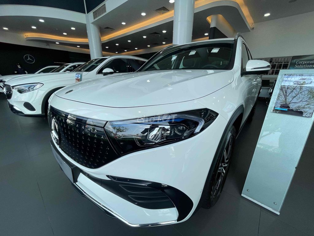 Mercedes-Benz 2025 - ảnh 2