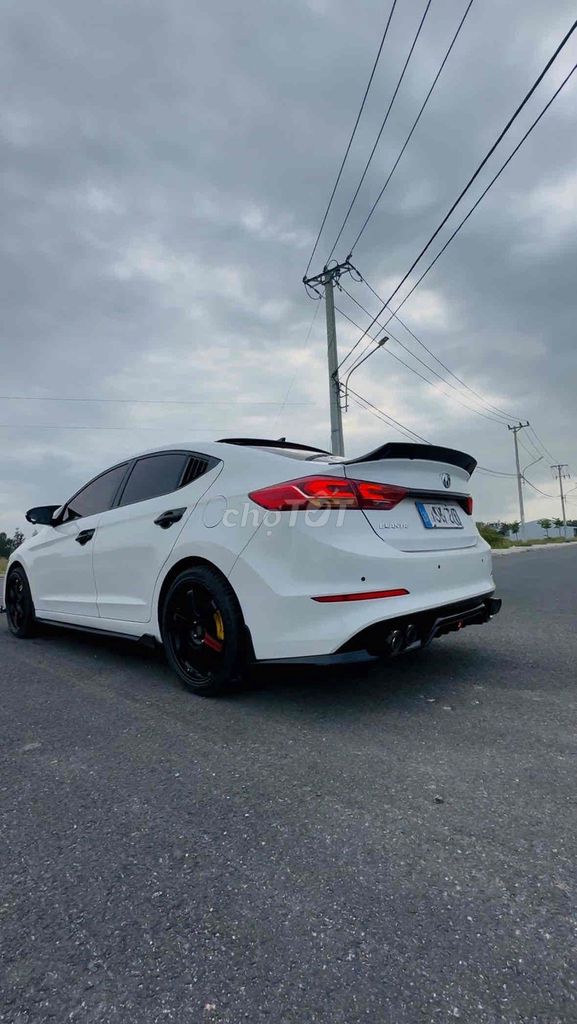 Hyundai Elantra 2018 - ảnh 1