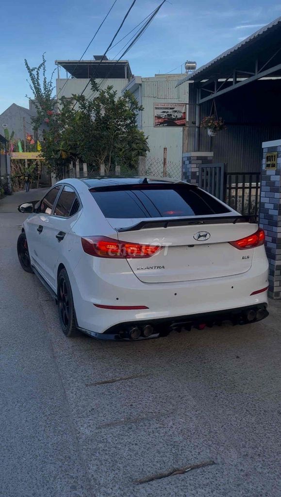 Hyundai Elantra 2018 - ảnh 2