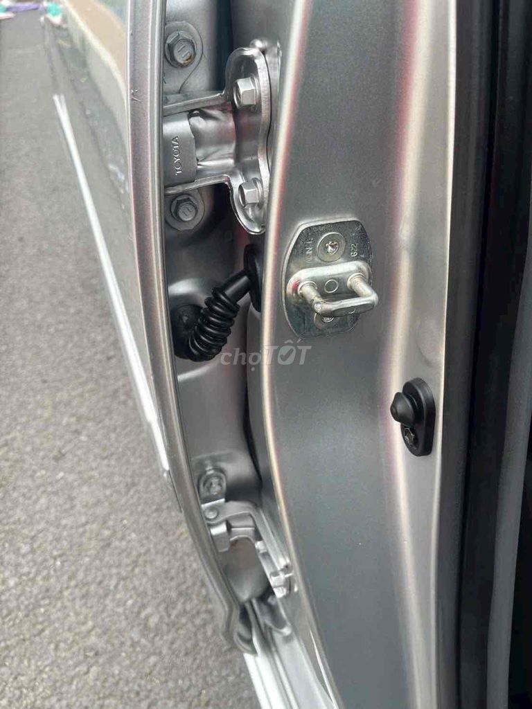 Toyota Innova 2.0E 2013 - ảnh 3