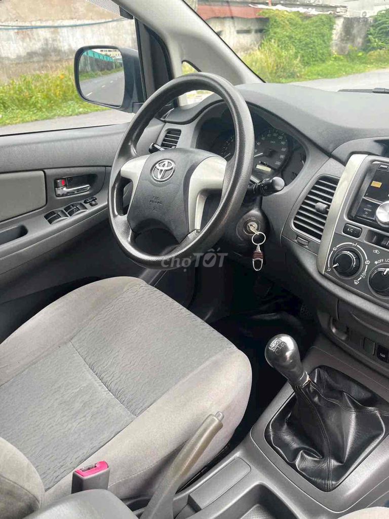 Toyota Innova 2.0E 2013 - ảnh 4