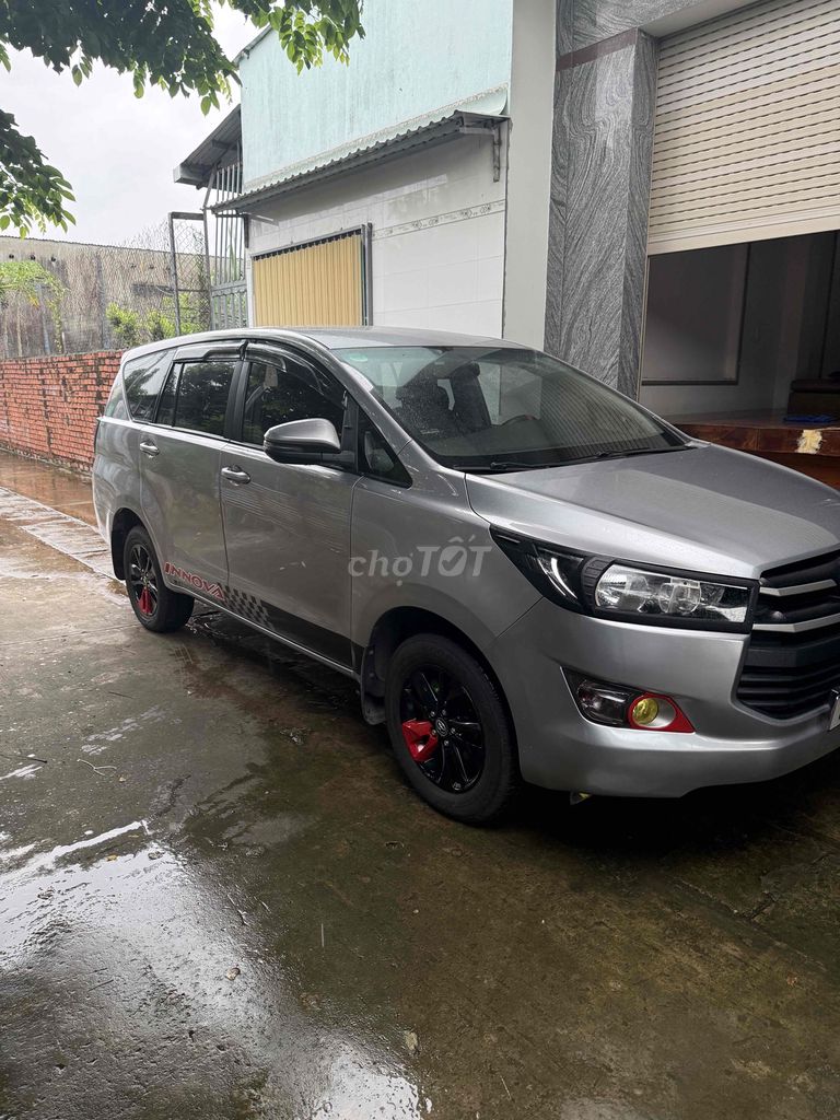 Toyota Innova 2.0E - ảnh 1