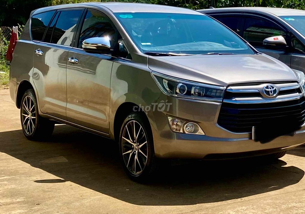 Toyota Innova - ảnh 3