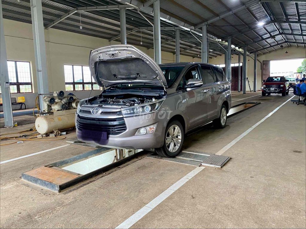 Toyota Innova - ảnh 4