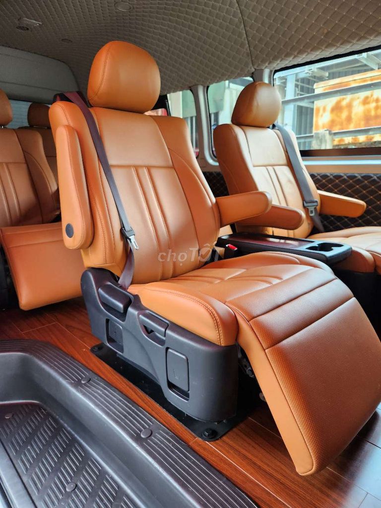 Toyota Hiace 2014 - ảnh 5