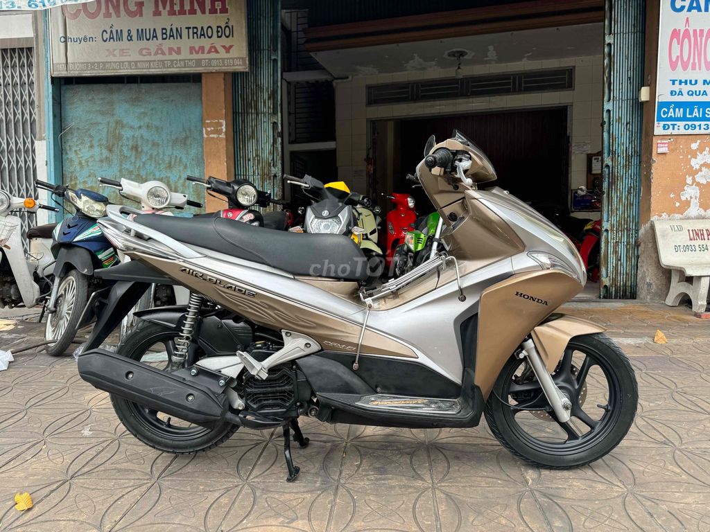 Honda Air Blade 2011 - ảnh 2