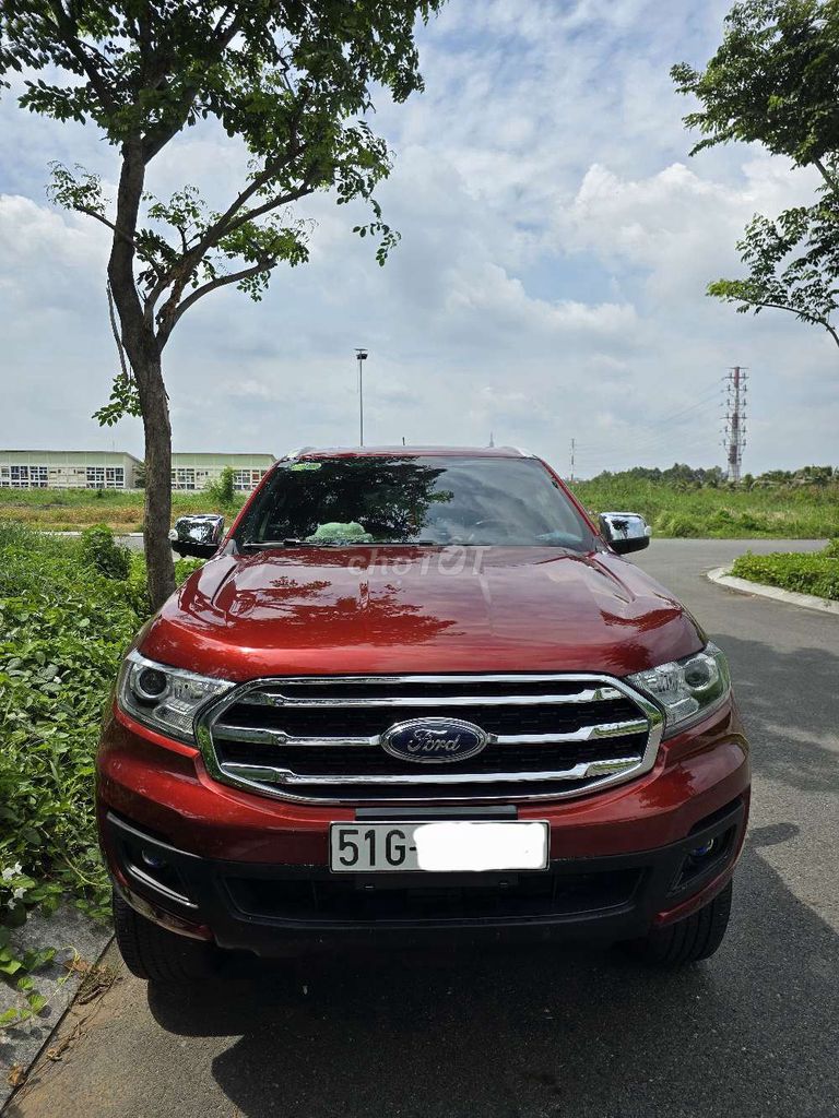 Ford Everest - ảnh 1