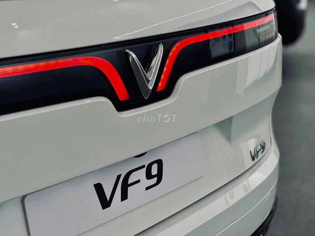 VinFast VF9 - ảnh 4