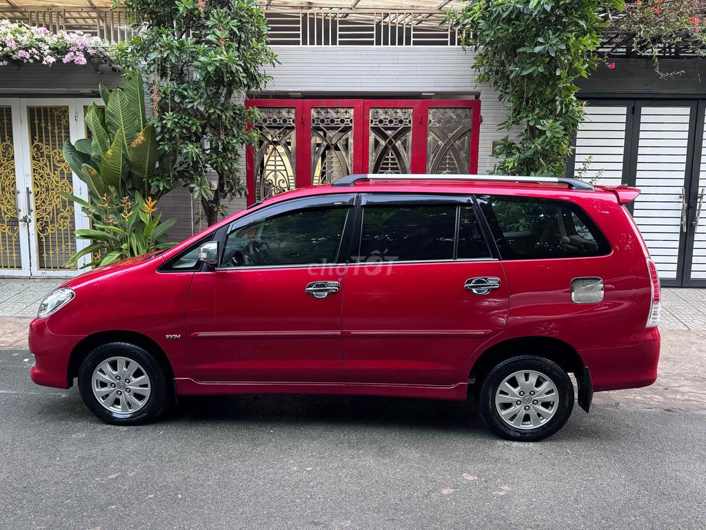 Toyota Innova - ảnh 2