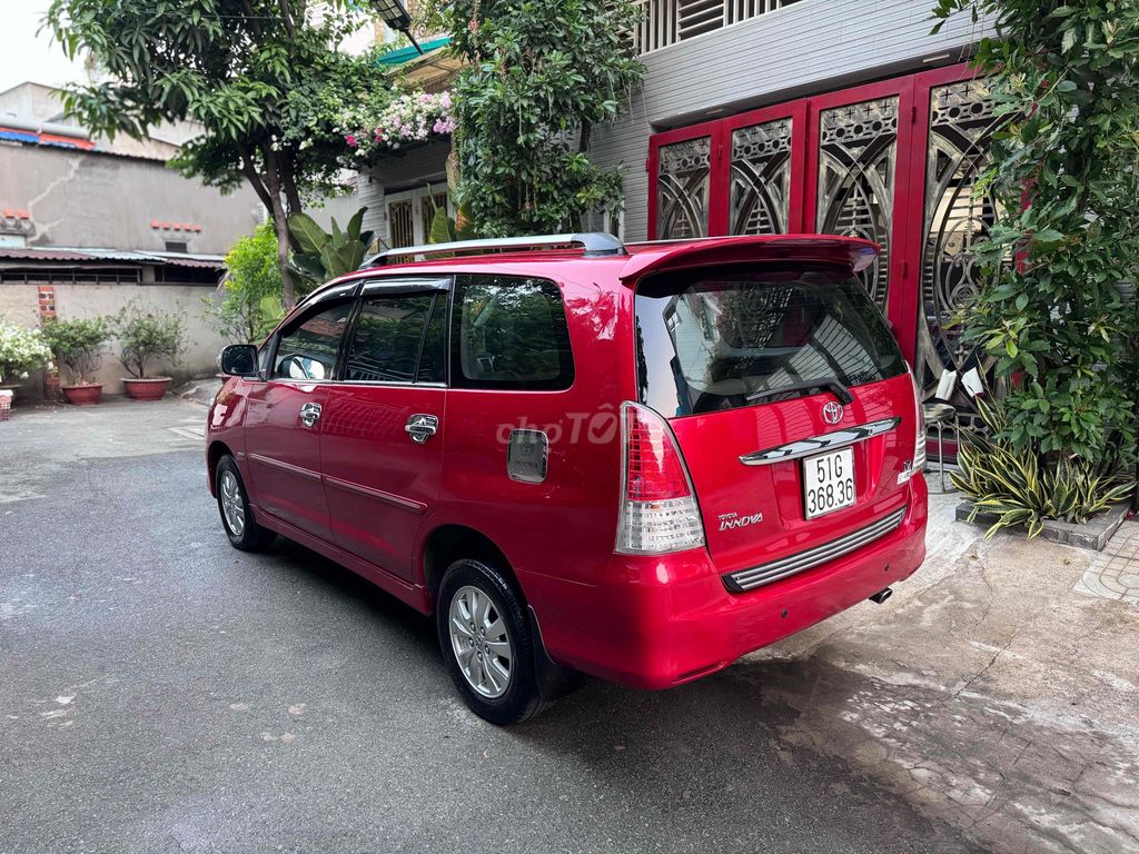 Toyota Innova - ảnh 3