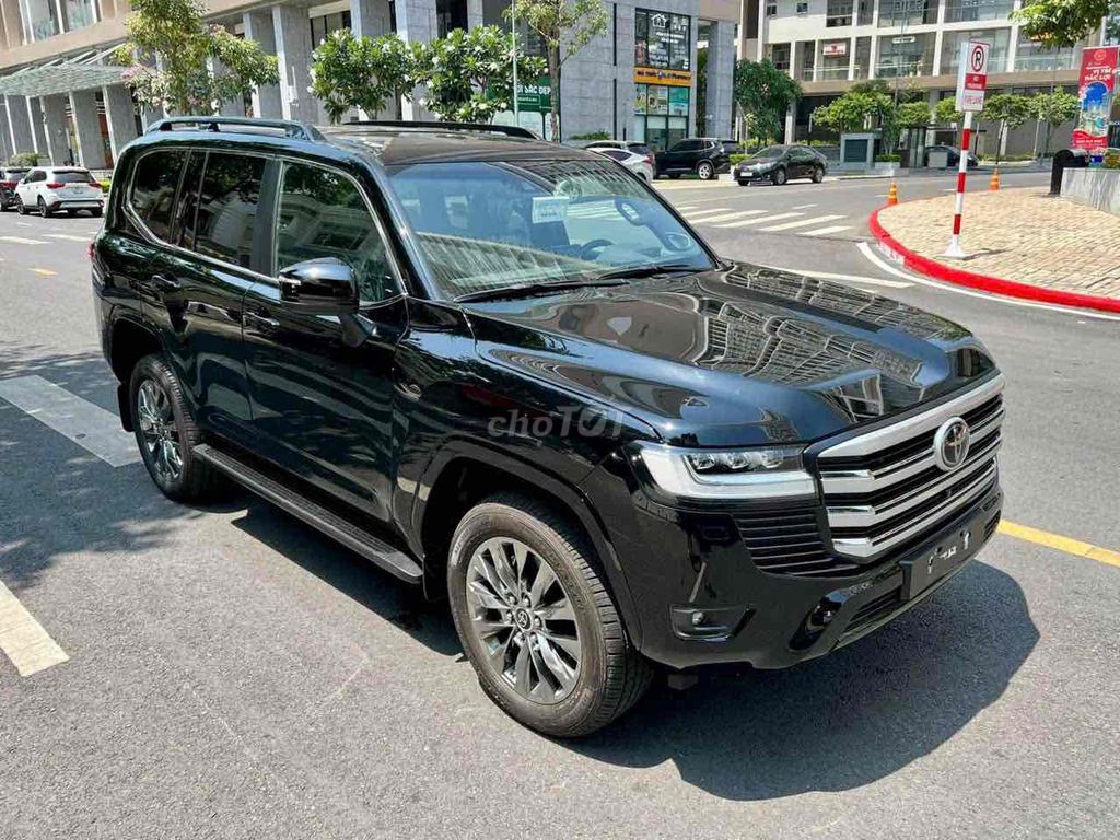 Toyota Land Cruiser LC300 - ảnh 2