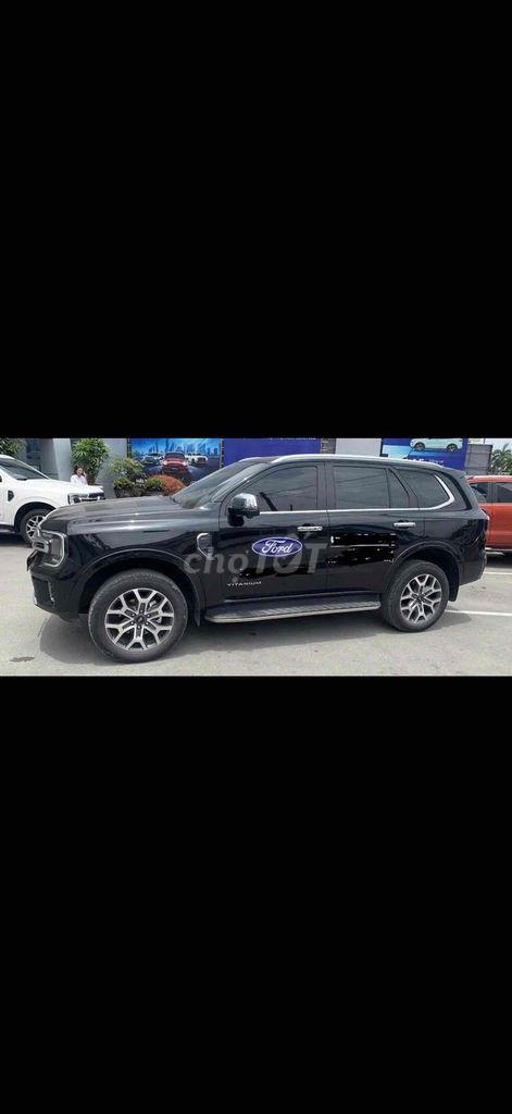 Ford Everest 2024 - ảnh 1