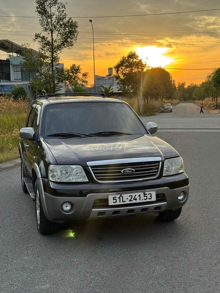 Ford Escape - ảnh 1
