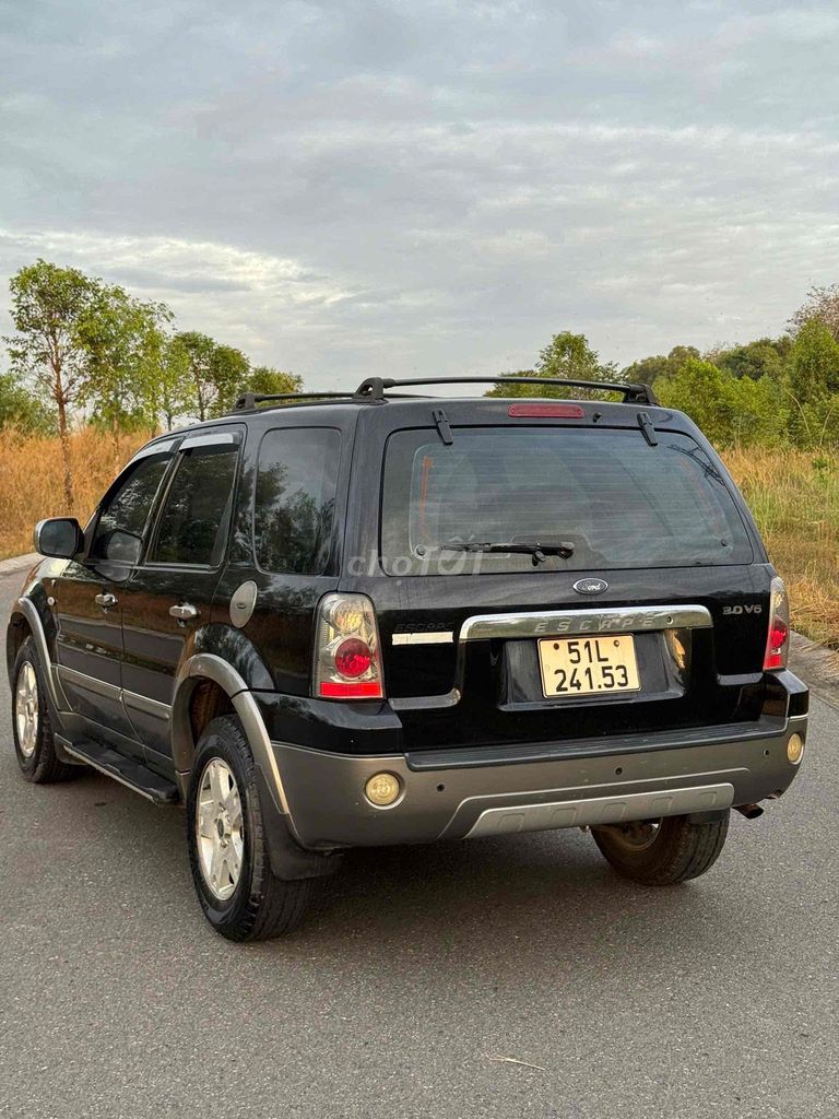 Ford Escape - ảnh 2