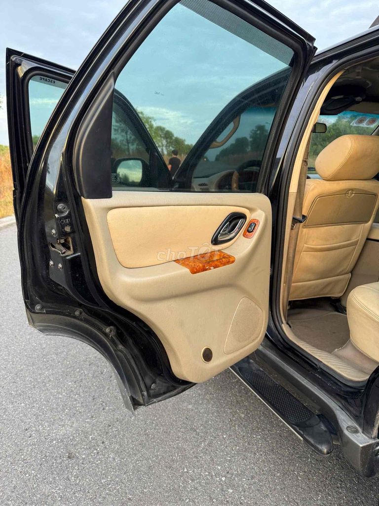 Ford Escape - ảnh 4