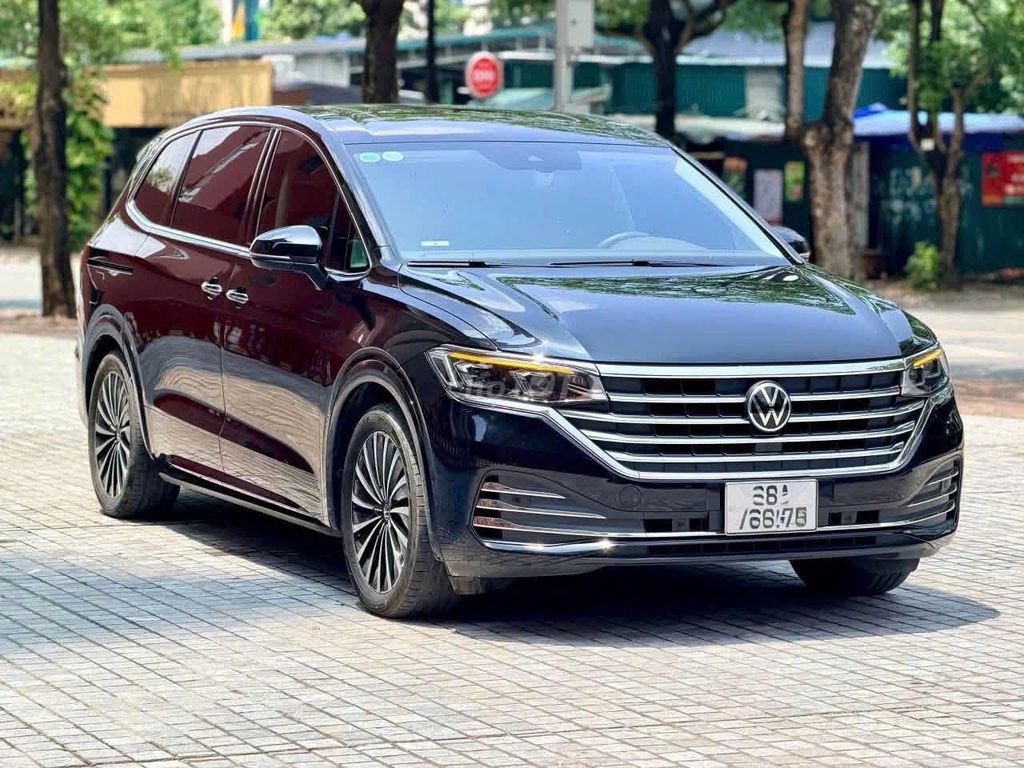 Volkswagen Viloran Luxury 2024 - ảnh 1
