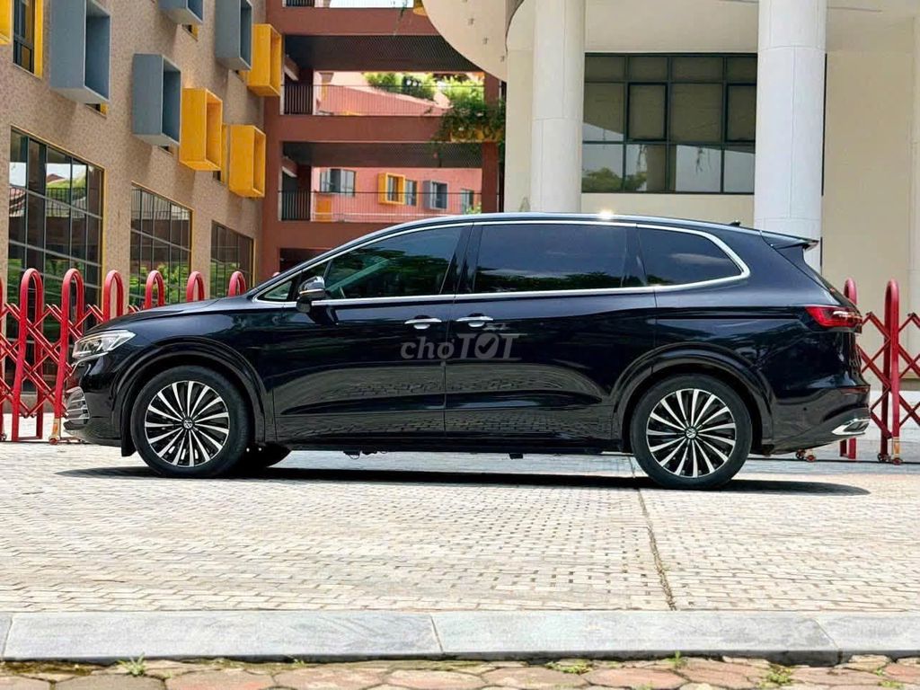 Volkswagen Viloran Luxury 2024 - ảnh 3