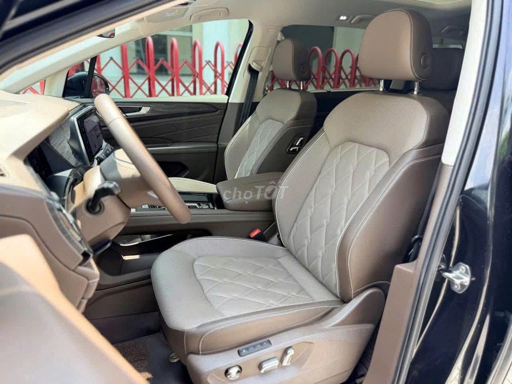 Volkswagen Viloran Luxury 2024 - ảnh 5