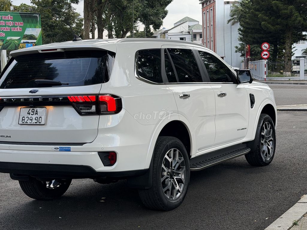 Ford Everest 2025 - ảnh 2