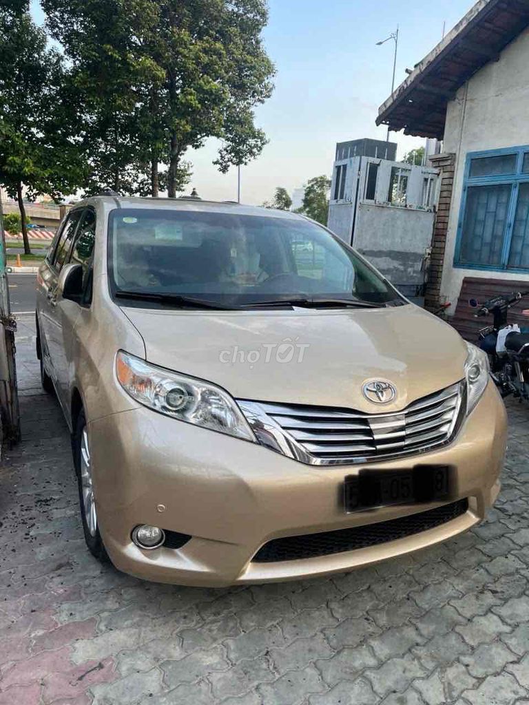 Toyota Sienna 2010 - ảnh 2