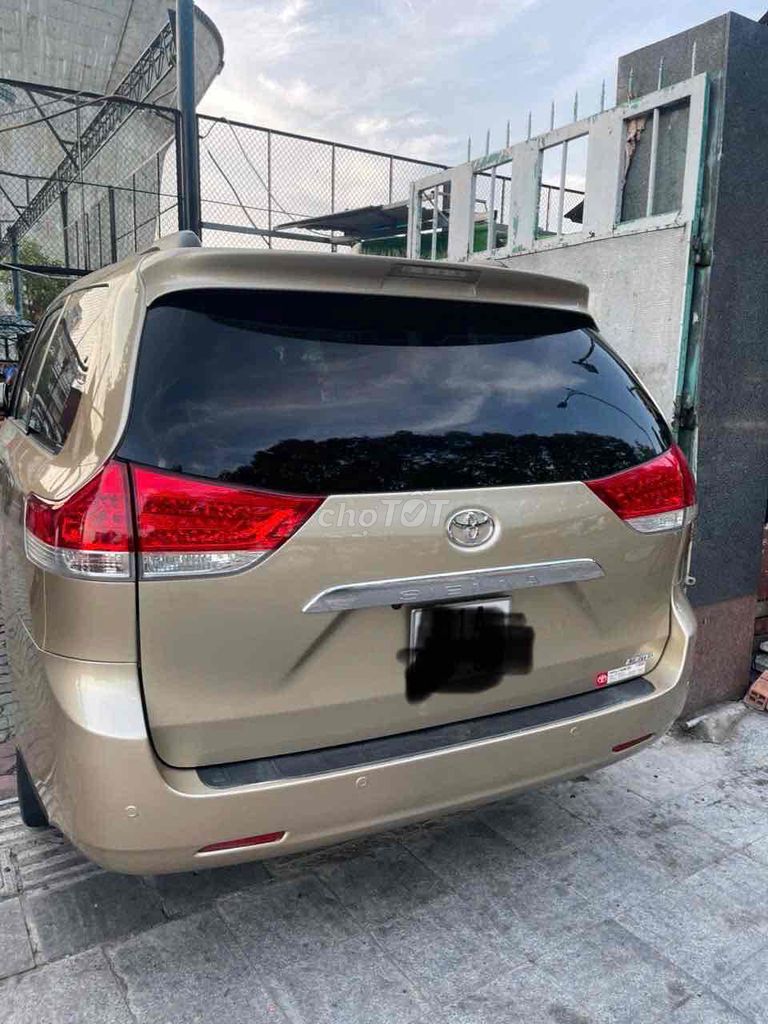 Toyota Sienna 2010 - ảnh 3
