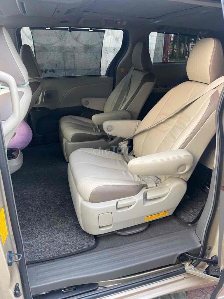 Toyota Sienna 2010 - ảnh 5