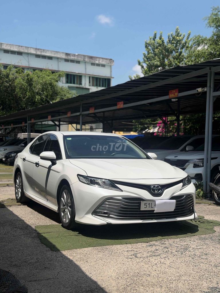 Toyota Camry 2.0G 2019 - ảnh 2