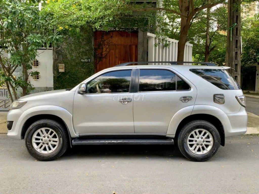 Toyota Fortuner 2012 - ảnh 1