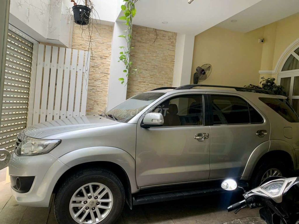 Toyota Fortuner 2012 - ảnh 2