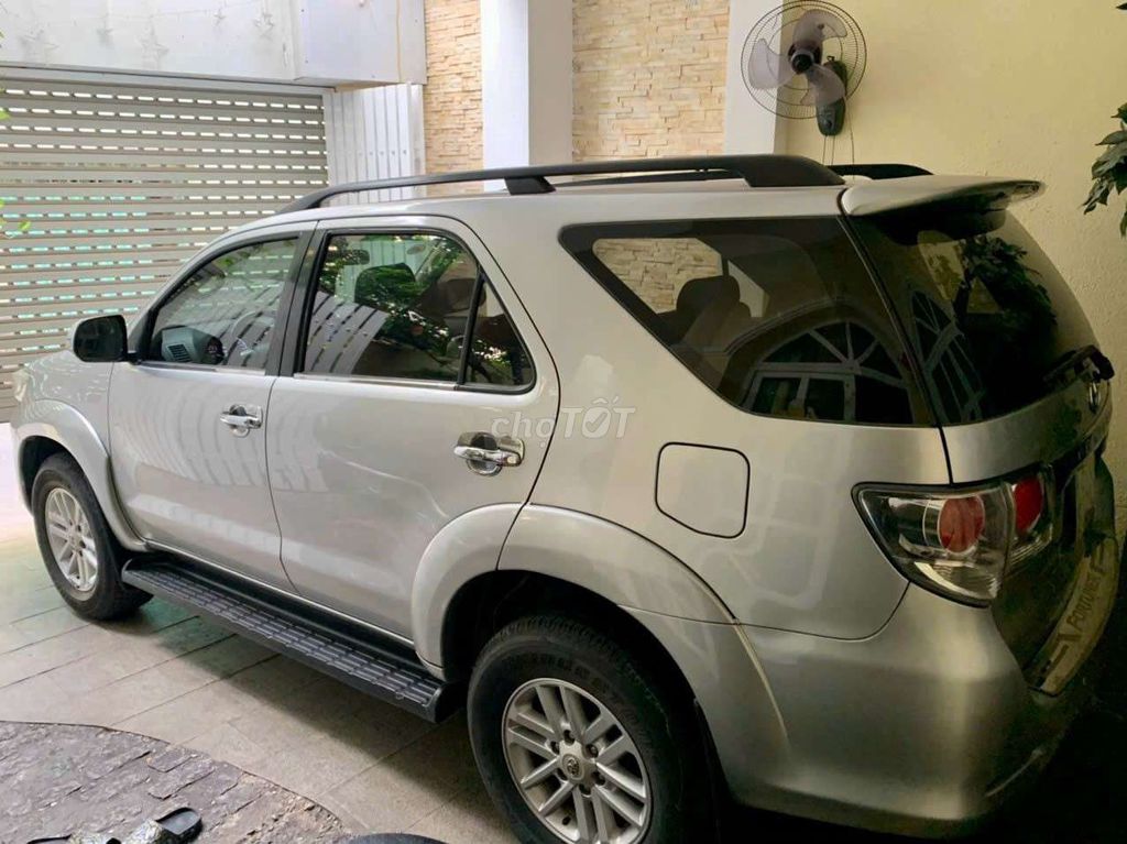 Toyota Fortuner 2012 - ảnh 3
