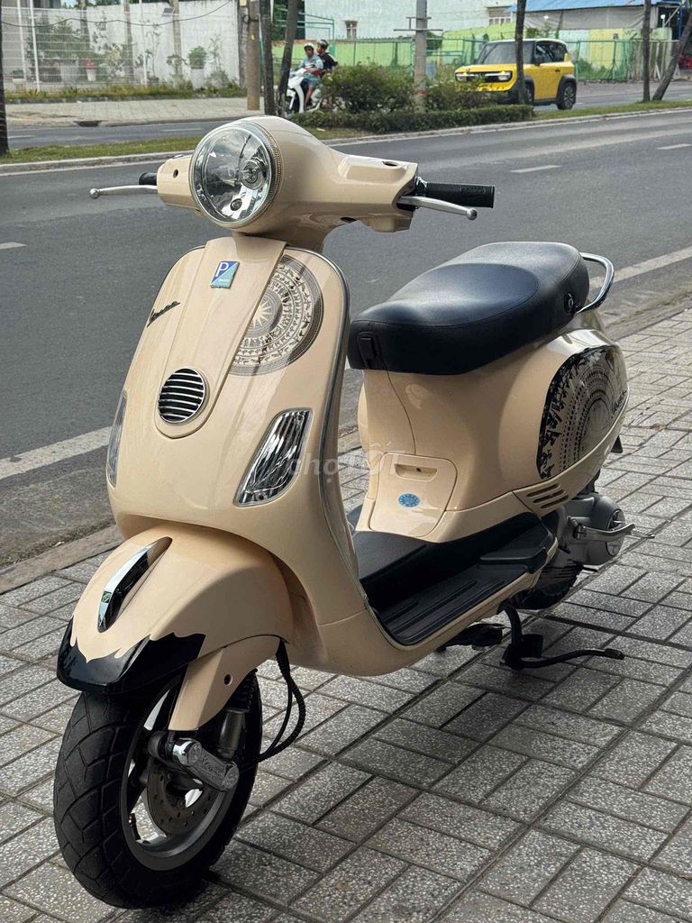 Piaggio Vespa 2011 - ảnh 1