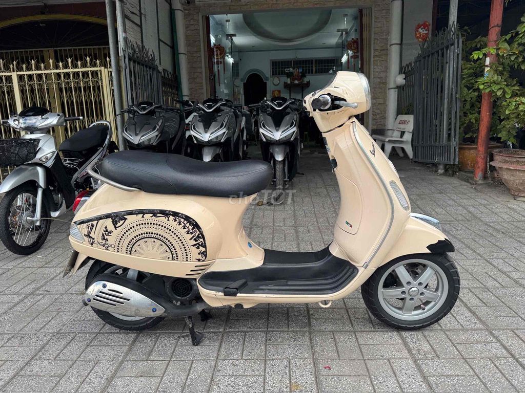 Piaggio Vespa 2011 - ảnh 2