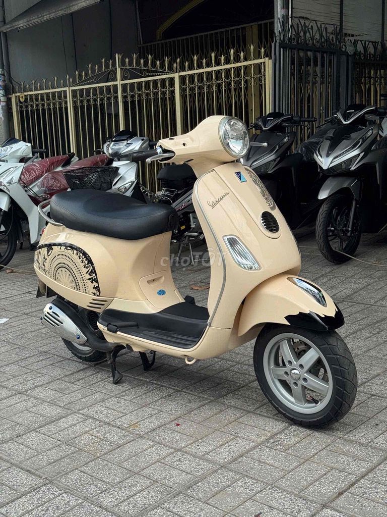 Piaggio Vespa 2011 - ảnh 3