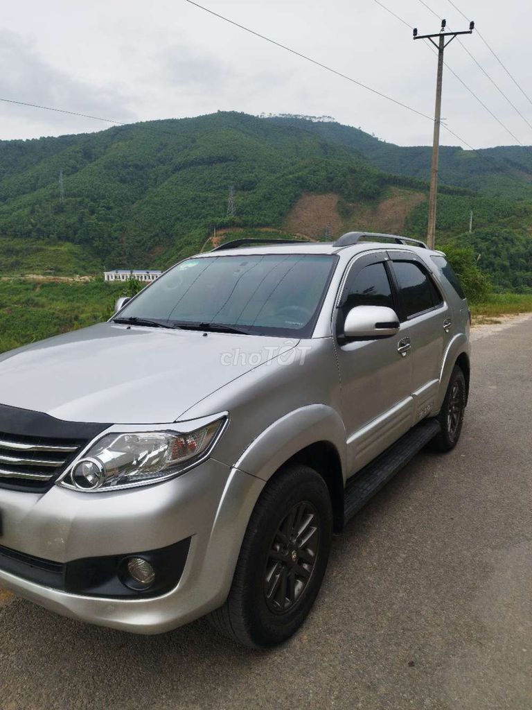 Toyota Fortuner 2012 - ảnh 3