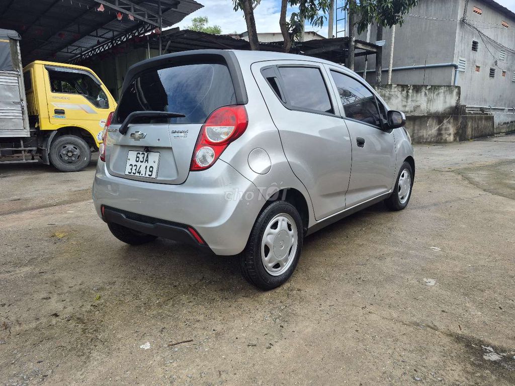 Chevrolet Spark - ảnh 4