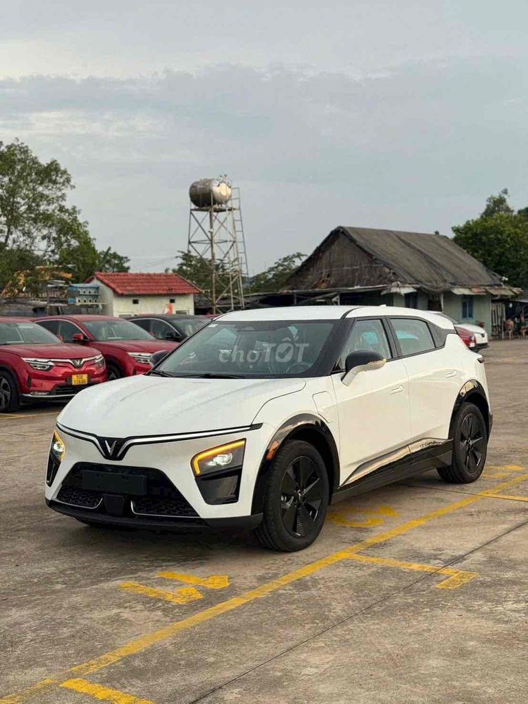 VinFast VF7 - ảnh 1