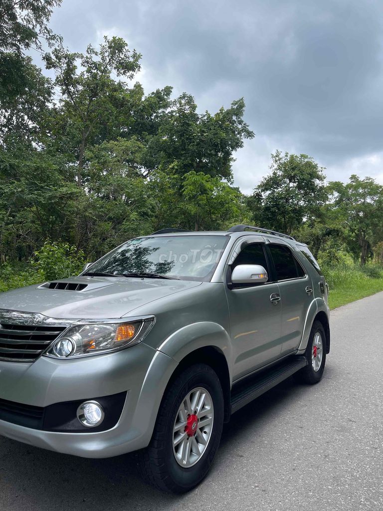 Toyota Fortuner - ảnh 2