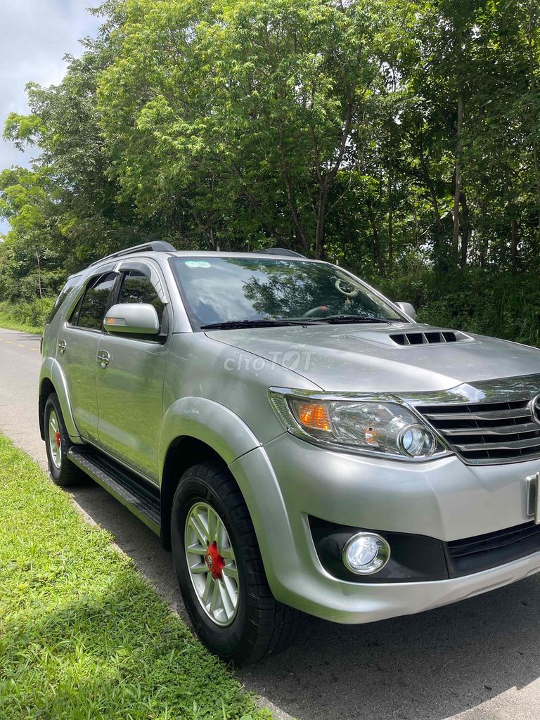Toyota Fortuner - ảnh 3