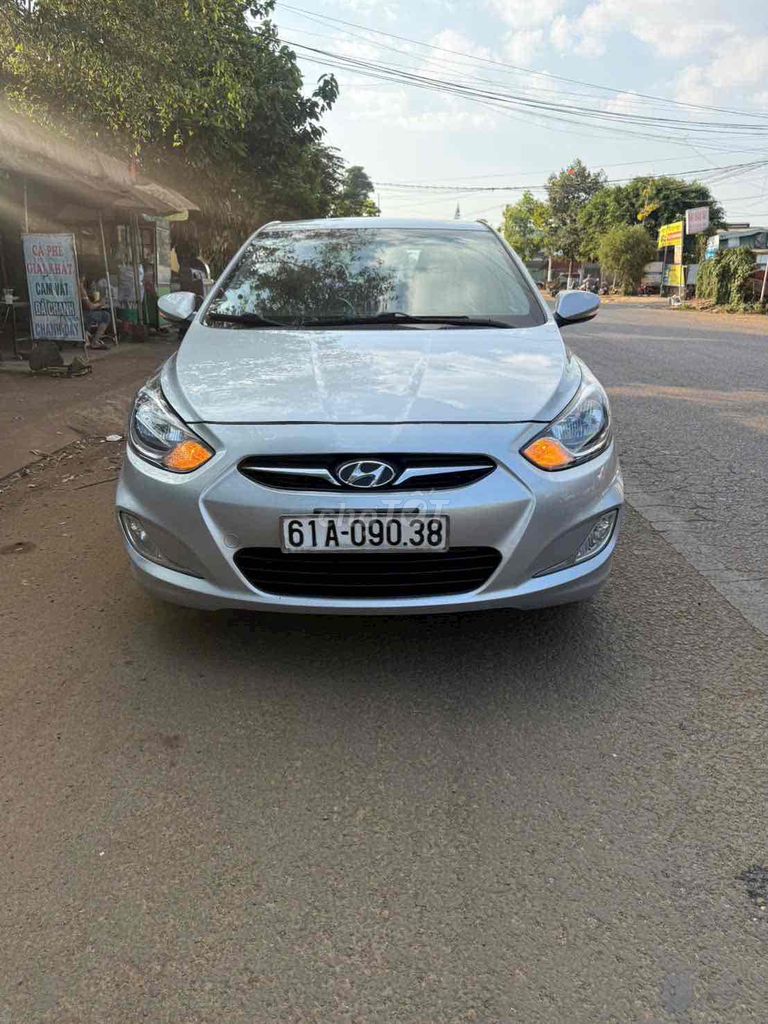 Hyundai Accent 2012 - ảnh 1