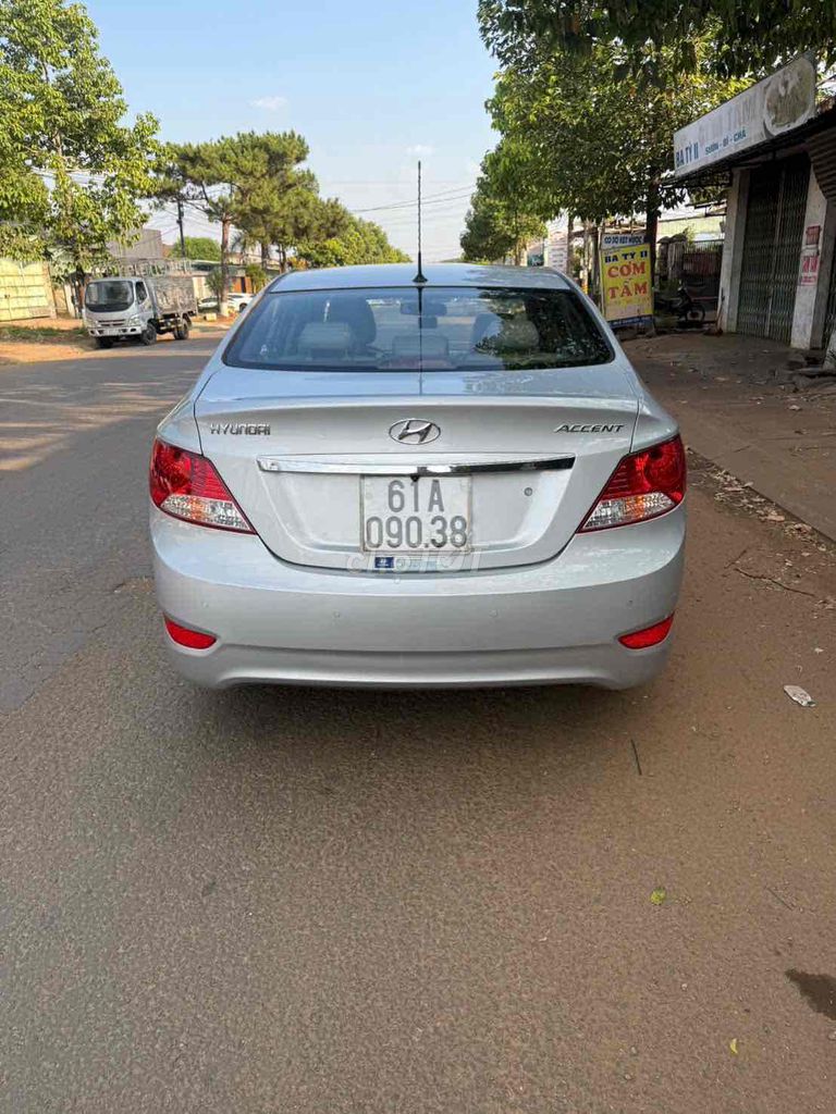 Hyundai Accent 2012 - ảnh 2