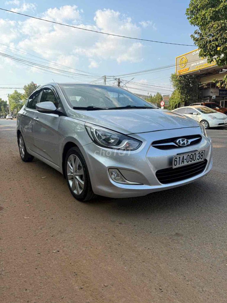 Hyundai Accent 2012 - ảnh 3