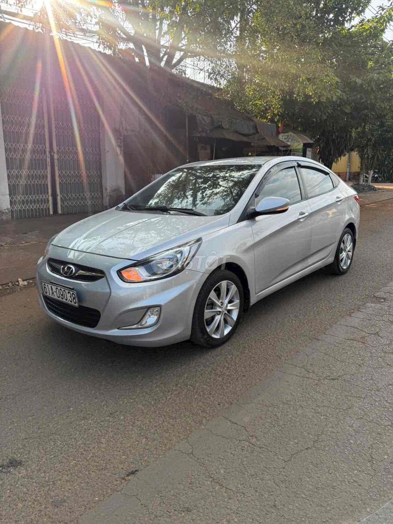 Hyundai Accent 2012 - ảnh 4